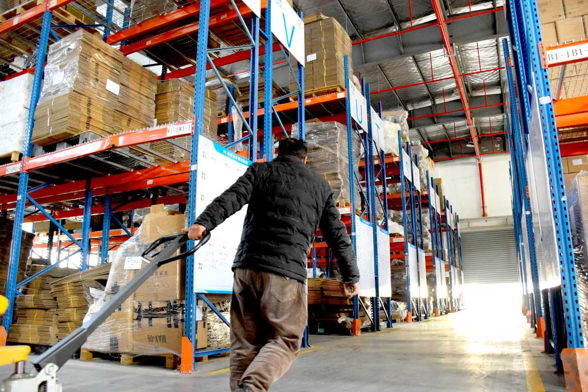 預(yù)成型標(biāo)線(xiàn)帶生產(chǎn)庫(kù)房